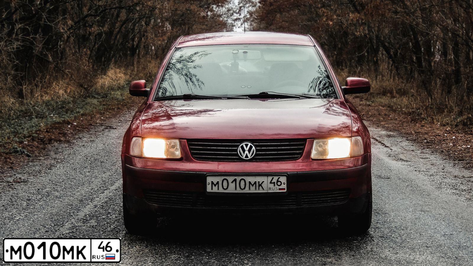 Фото автомобиля VOLKSWAGEN GOLF, 1991 — госномер Т467РЕ199. Цвет: ВИШНЕВЫЙ
