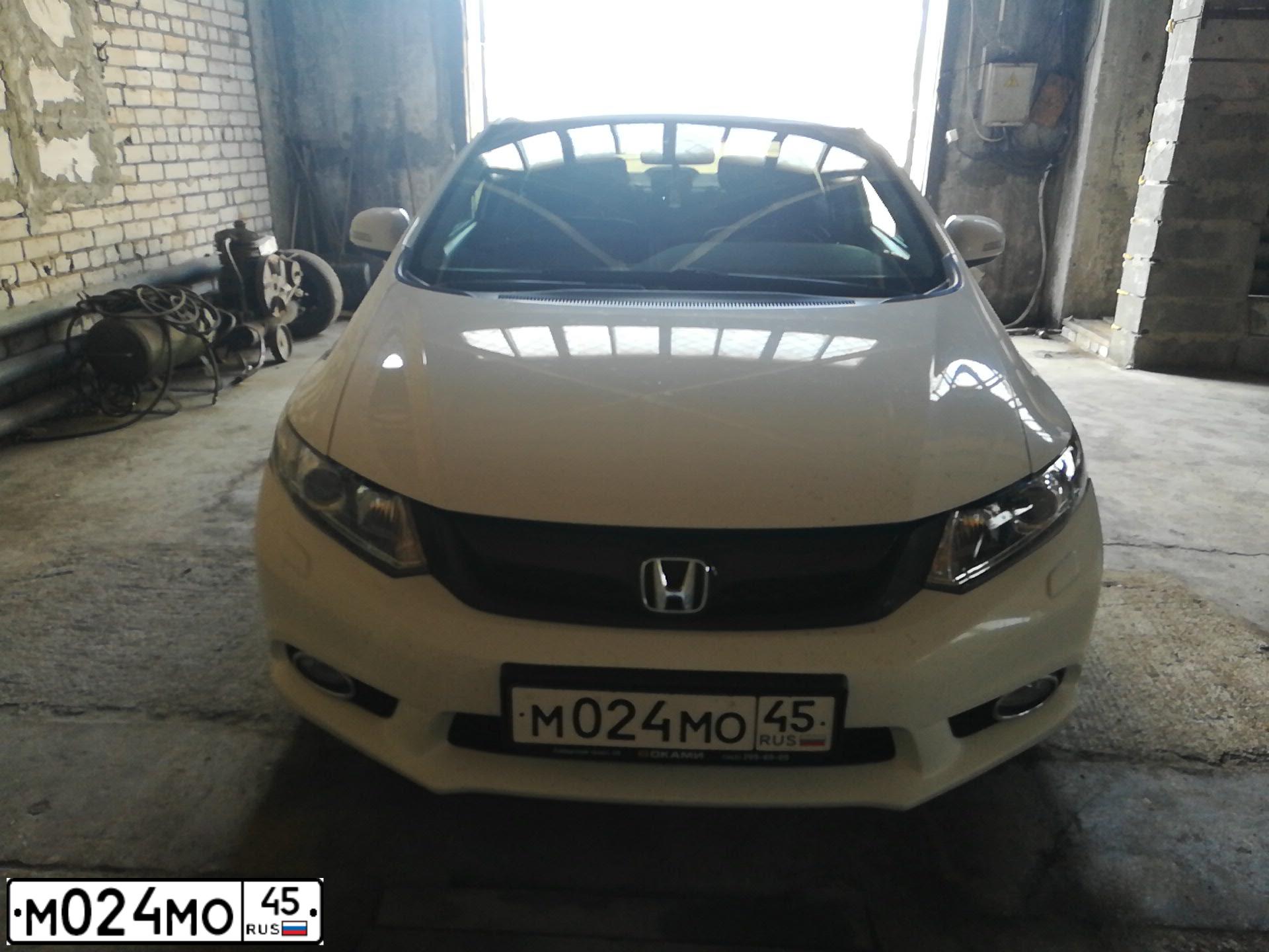 Фото автомобиля HONDA CIVIC, 2012 — госномер М024МО45. Цвет: Белый