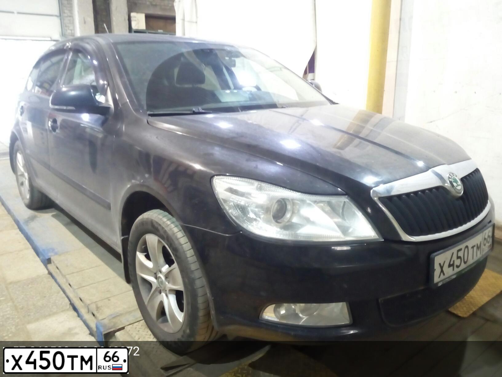 Фото автомобиля SKODA OCTAVIA, 2013 — госномер Х450ТМ66. Цвет: ЧЕРНЫЙ