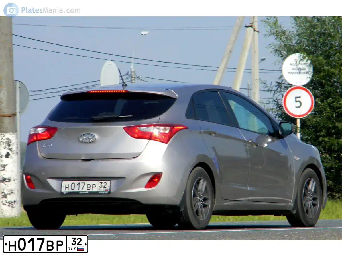 Фото автомобиля HYUNDAI I30, 2015 — госномер Н017ВР32. Цвет: СВЕТЛО-БЕЖЕВЫЙ