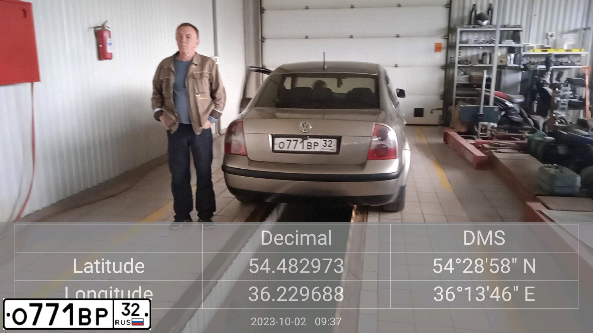 Фото автомобиля VOLKSWAGEN PASSAT, 2000 — госномер О771ВР32. Цвет: Серый