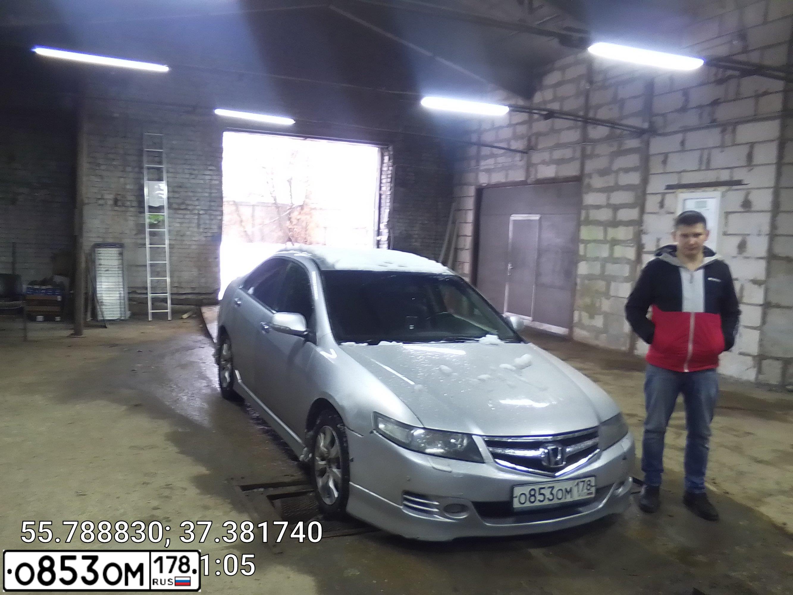 Фото автомобиля HONDA ACCORD, 2007 — госномер Р820ТТ98. Цвет: Серебристый