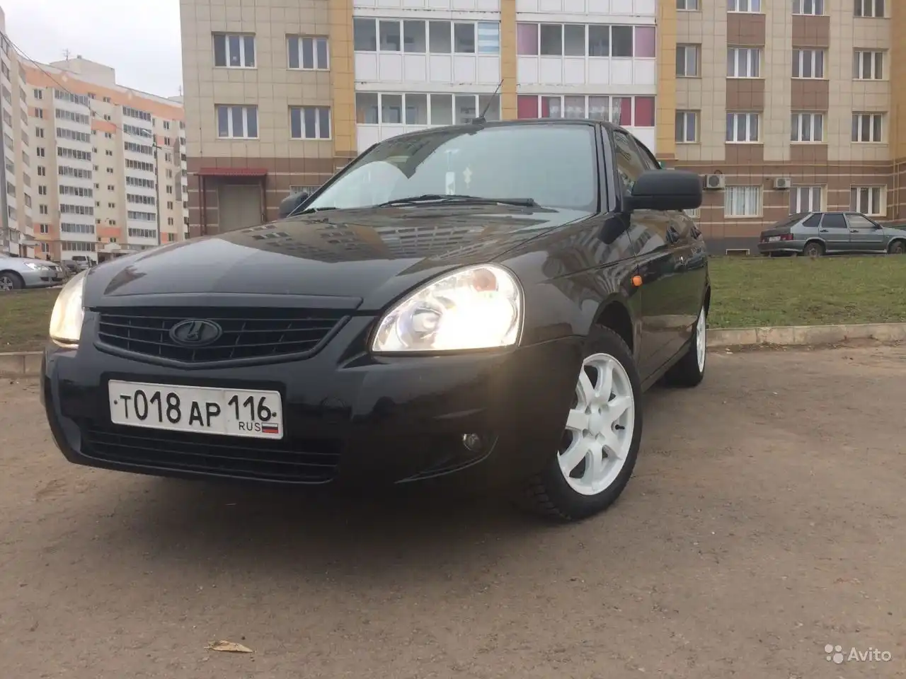 Фото автомобиля LADA PRIORA, 2013 — госномер Е868ЕВ156. Цвет: Сине-Черный