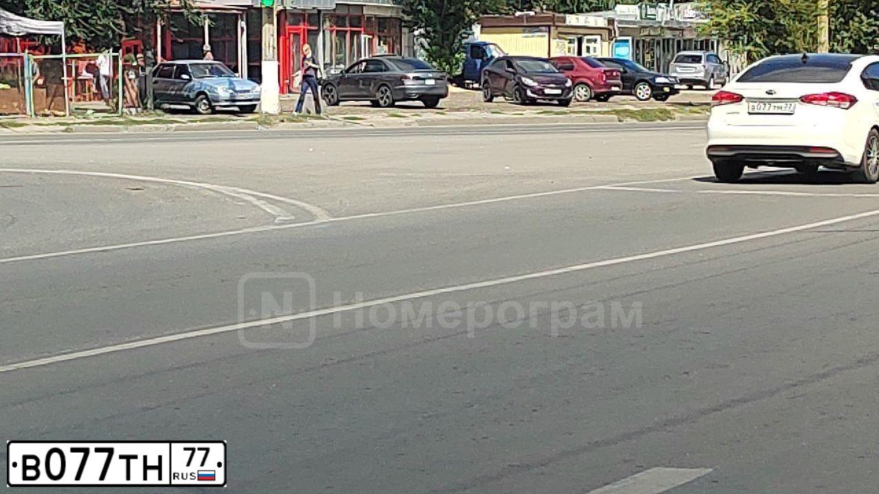 Фото автомобиля TOYOTA CARINA, 1992 — госномер В077ТН77. Цвет: КРАСНЫЙ