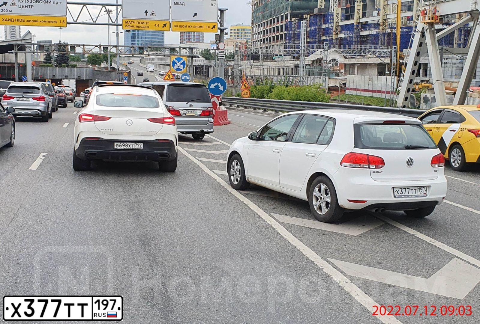 Фото автомобиля VOLKSWAGEN GOLF, 2012 — госномер К906СС790. Цвет: Белый