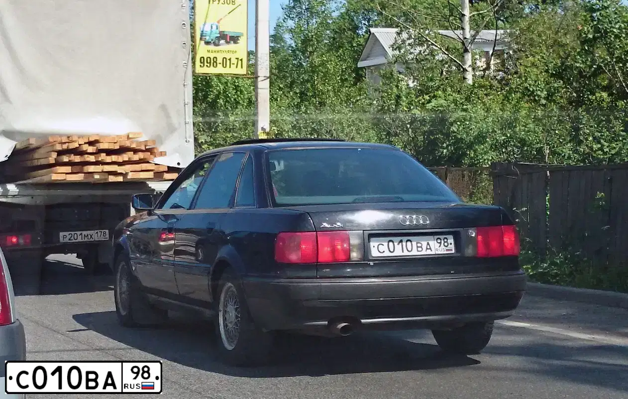 Фото автомобиля AUDI 80, 1988 — госномер С010ВА98. Цвет: ЧЕРНЫЙ
