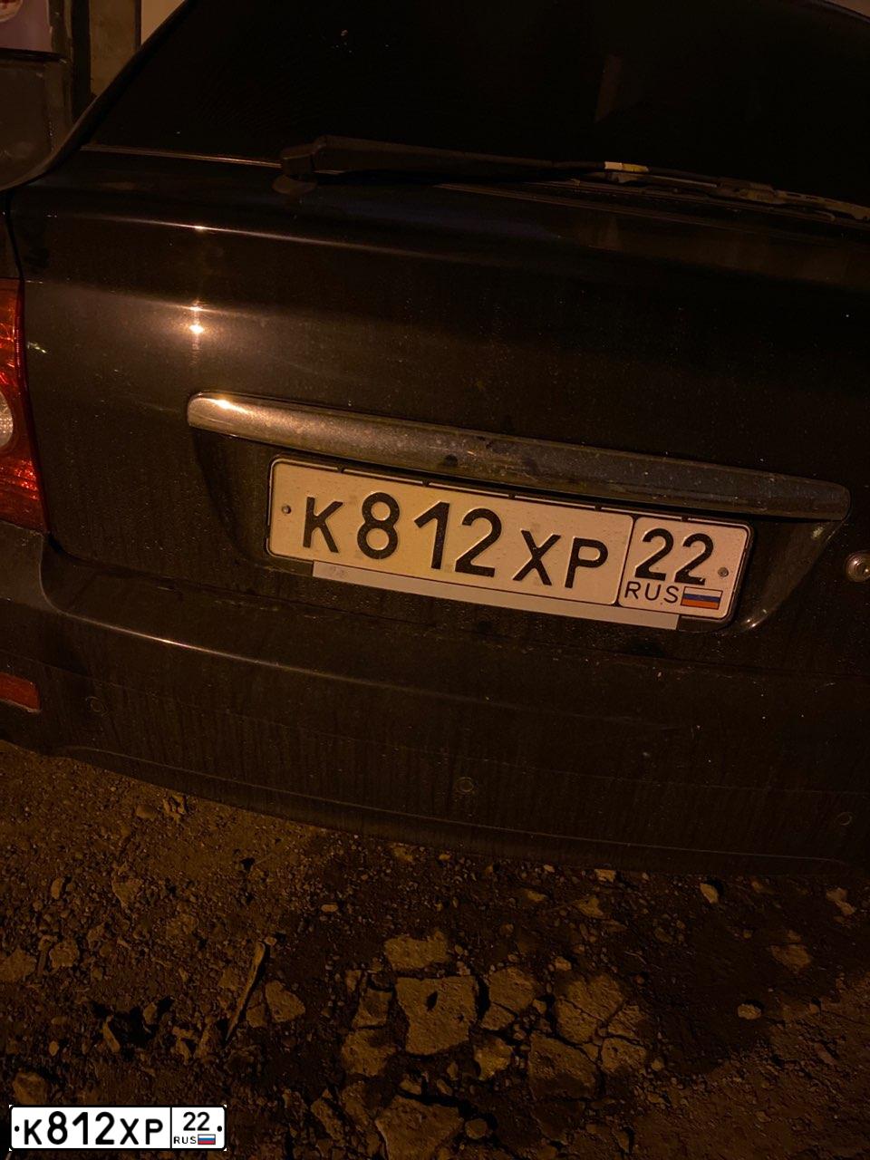 Фото автомобиля LADA 2172 PRIORA, 2011 — госномер Т202РВ124. Цвет: Сине-Черный