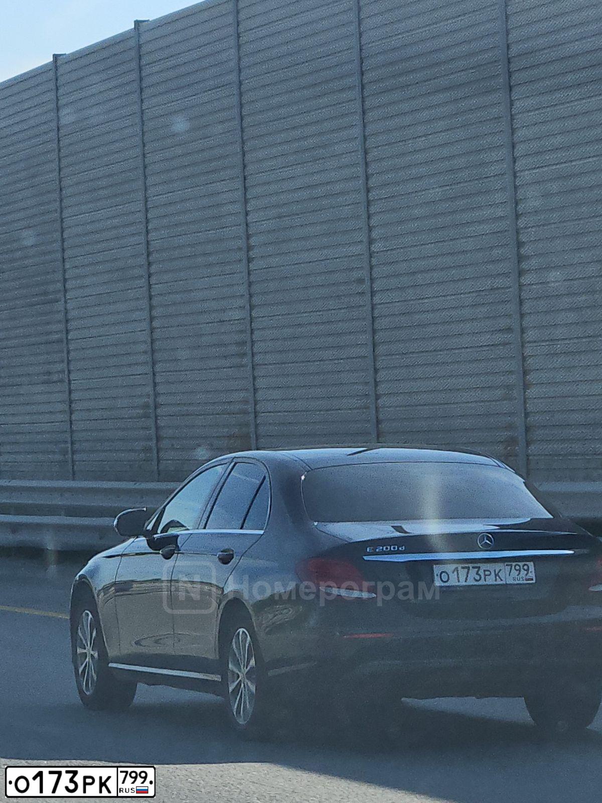 Фото автомобиля MERCEDES E-KLASSE, 2019 — госномер О173РК799. Цвет: ЧЕРНЫЙ