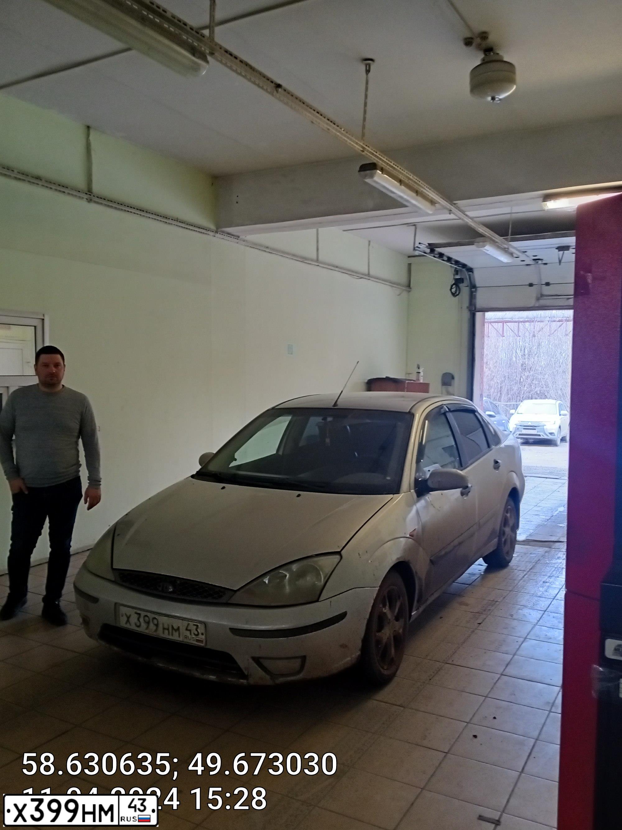 Фото автомобиля FORD D FOCUS, 2003 — госномер Х399НМ43. Цвет: СЕРЕБРИСТЫЙ