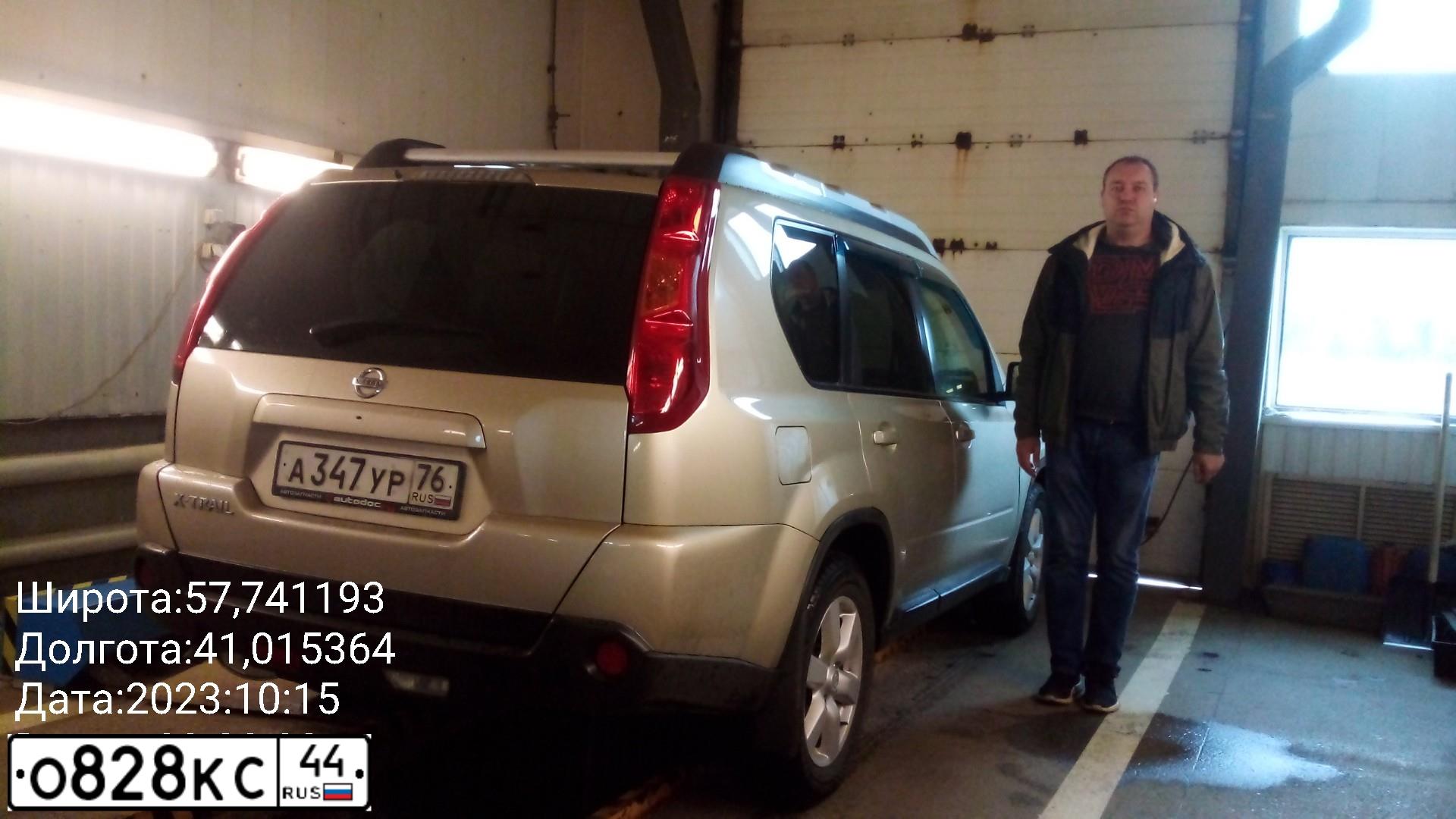 Фото автомобиля NISSAN X-TRAIL, 2008 — госномер О799ХС44. Цвет: ЗОЛОТИСТЫЙ