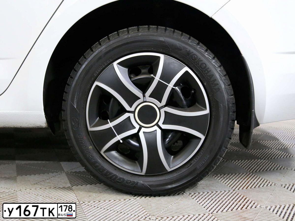 Фото автомобиля SKODA OCTAVIA, 2016 — госномер У167ТК178. Цвет: Белый