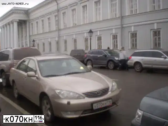 Фото автомобиля TOYOTA CAMRY, 2004 — госномер К070КН116. Цвет: БЕЖЕВЫЙ
