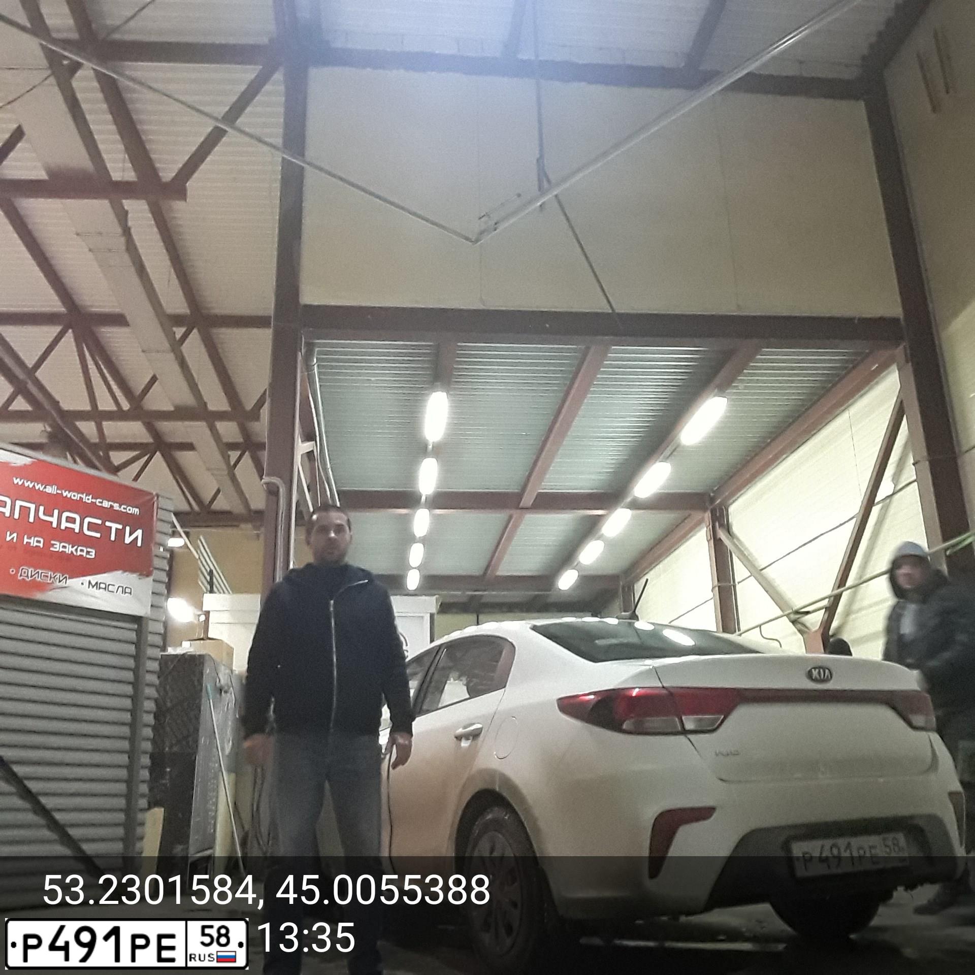 Фото автомобиля KIA RIO, 2018 — госномер Р491РЕ58. Цвет: БЕЛЫЙ