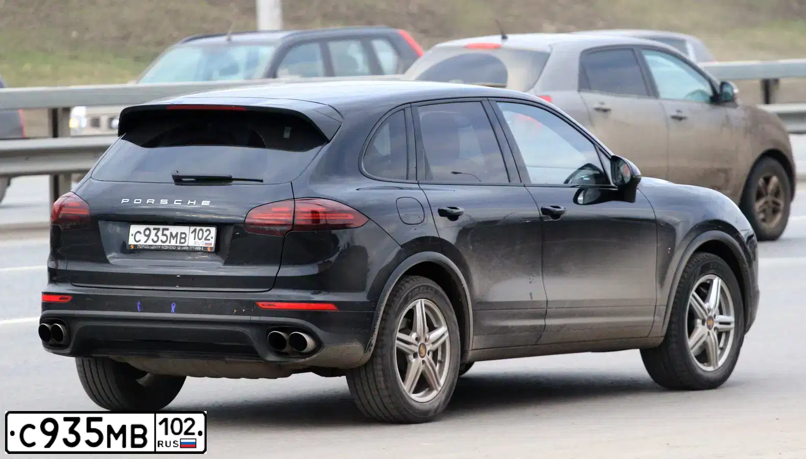 Фото автомобиля PORSCHE CAYENNE, 2015 — госномер К602РВ198. Цвет: ЧЕРНЫЙ