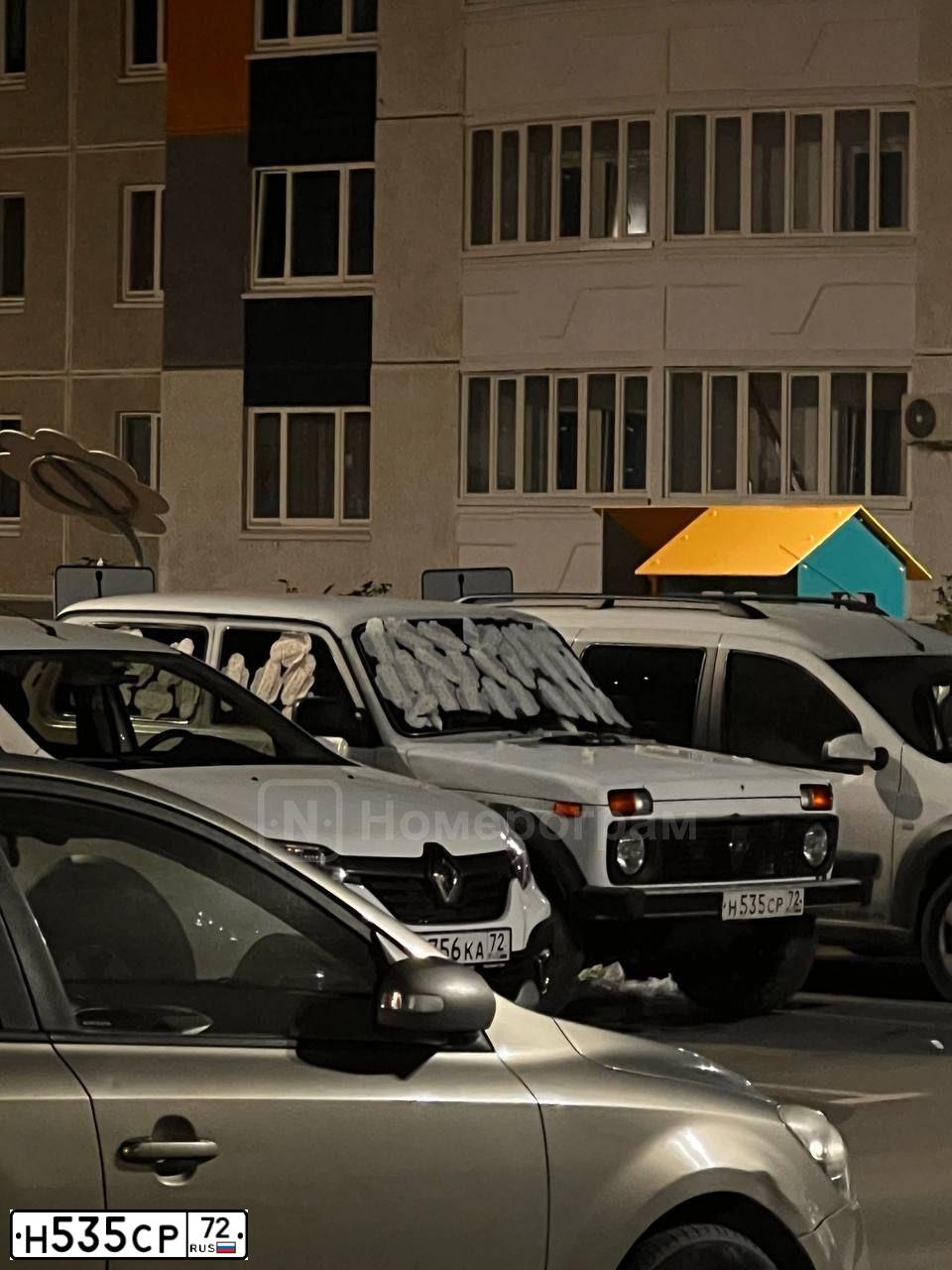 Фото автомобиля ВАЗ 212140 LADA 4X4, 2011 — госномер А181ВТ172. Цвет: ЯРКО-БЕЛЫЙ
