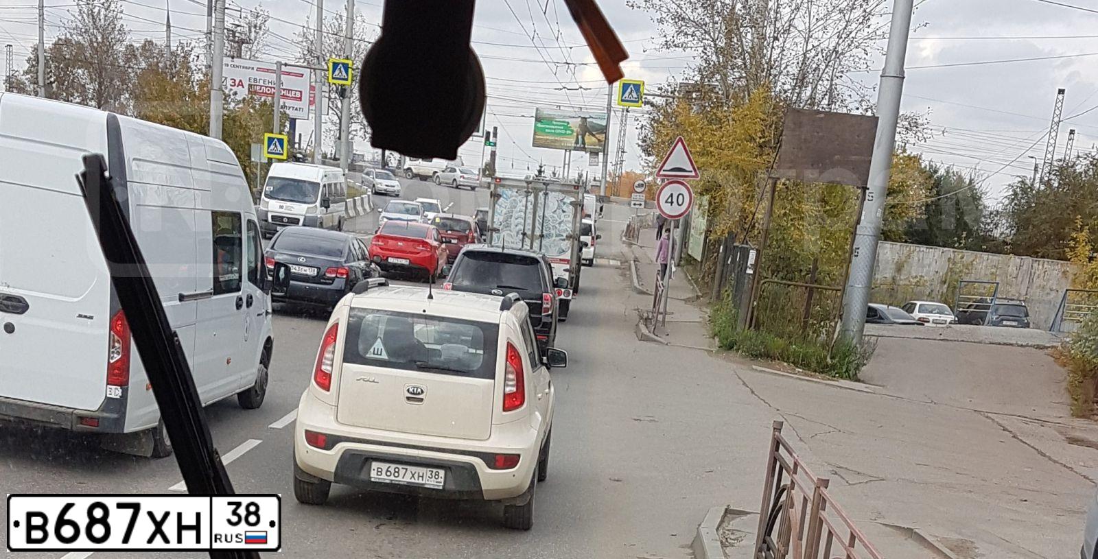 Фото автомобиля KIA SOUL, 2012 — госномер Т748МО138. Цвет: СВЕТЛО-БЕЖЕВЫЙ