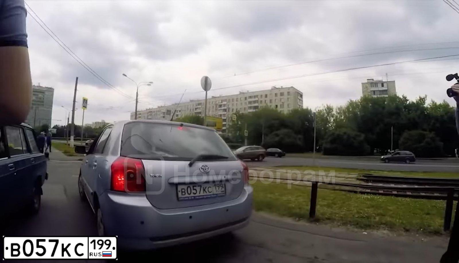 Фото автомобиля TOYOTA COROLLA, 2006 — госномер О252ВК71. Цвет: ГОЛУБОЙ СВЕТЛЫЙ