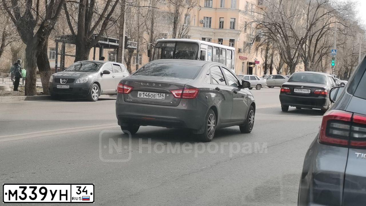Фото автомобиля VOLKSWAGEN GOLF, 1998 — госномер С947ТХ34. Цвет: ТЕМНО СИНИЙ