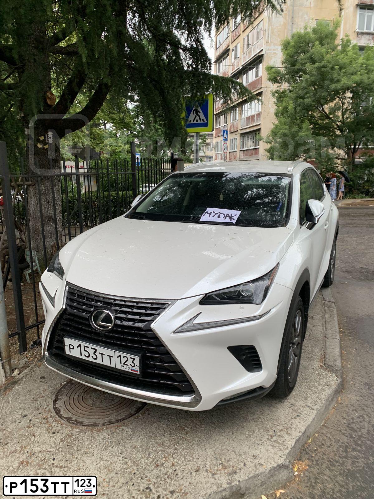 Фото автомобиля LEXUS NX200, 2017 — госномер Н111КН82. Цвет: Белый
