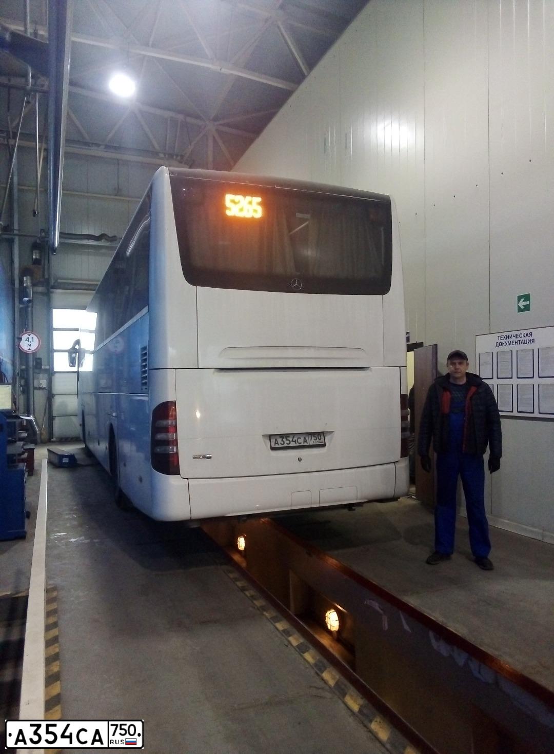 Фото автомобиля MERCEDES O 350 TOURISMO, 2017 — госномер А354СА750. Цвет: БЕЛЫЙ