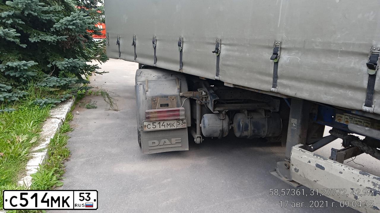 Фото автомобиля DAF XF 95 FT /4X2/, 2002 — госномер С514МК53. Цвет: Красный