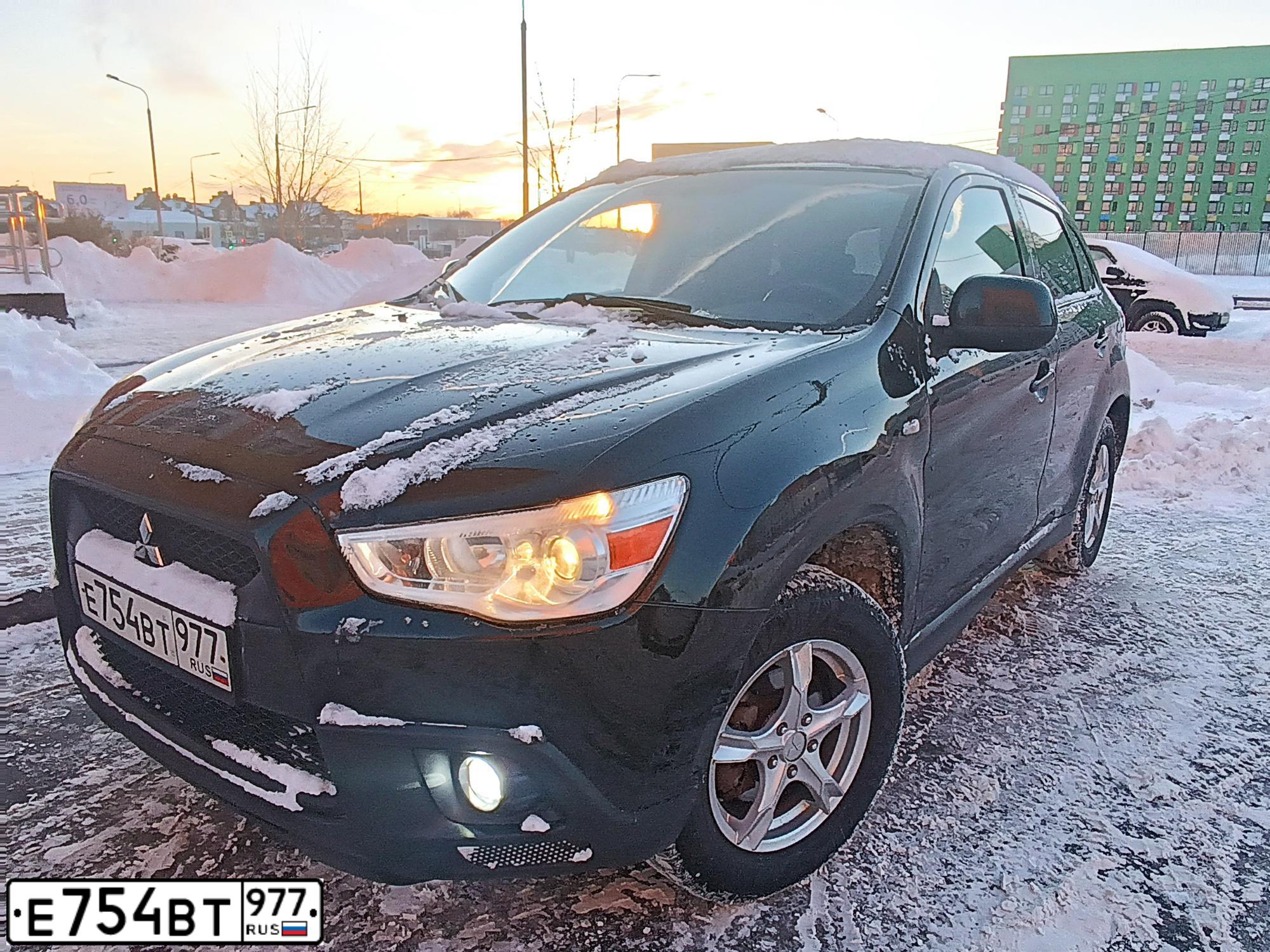 Фото автомобиля MITSUBISHI ASX, 2013 — госномер Е754ВТ977. Цвет: ЧЕРНЫЙ