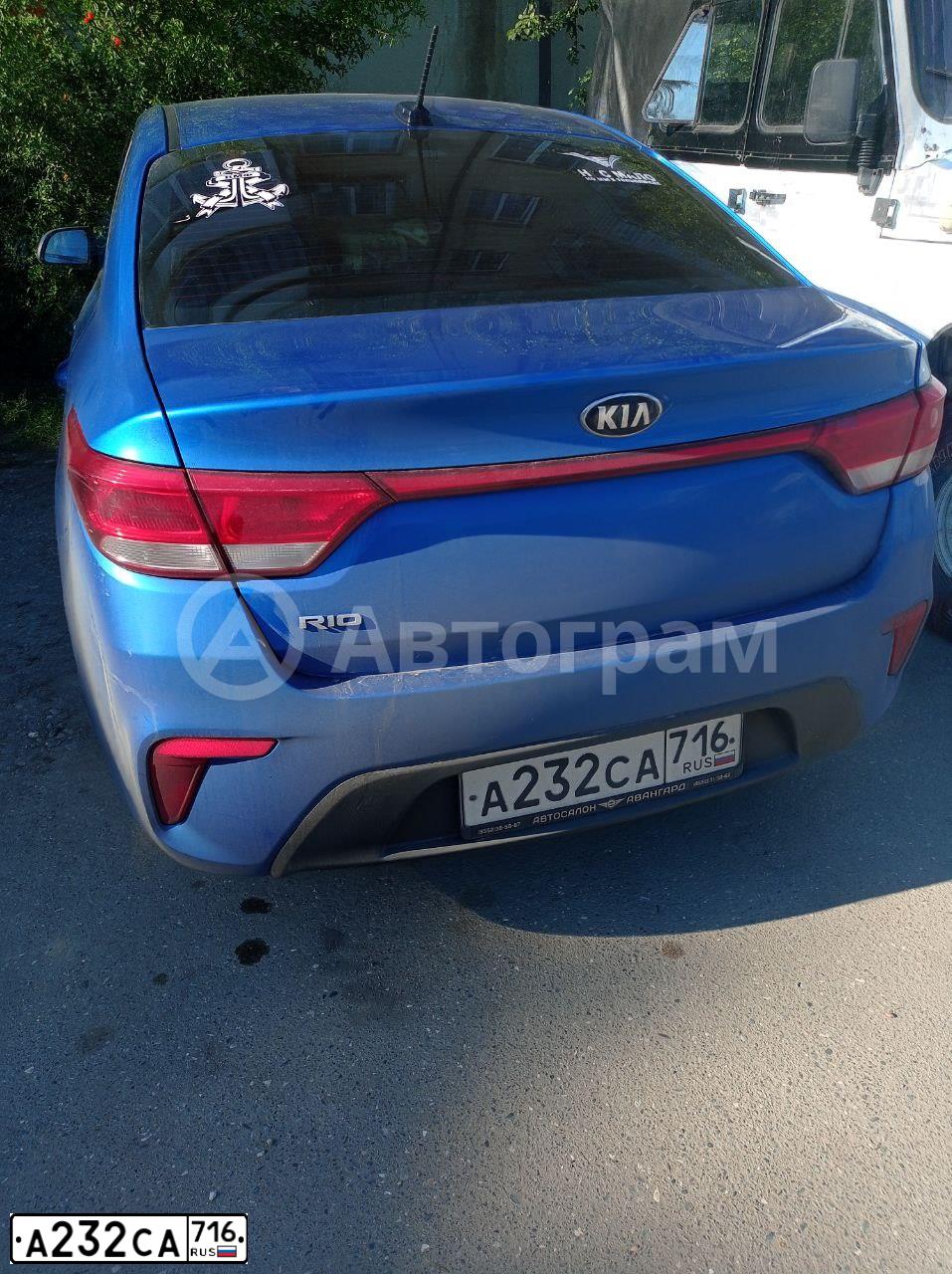 Фото автомобиля KIA RIO, 2018 — госномер А232СА716. Цвет: синий