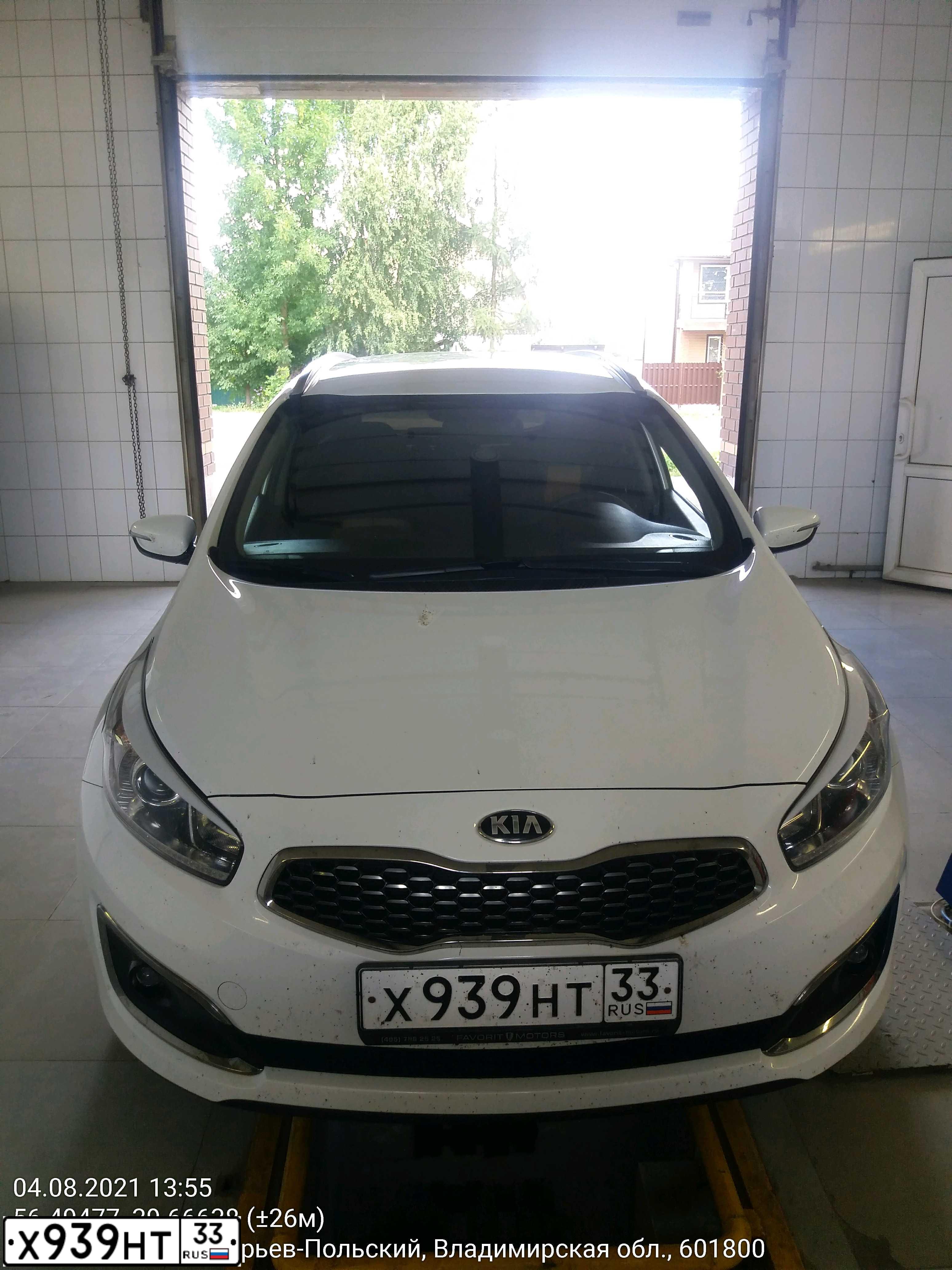 Фото автомобиля KIA CEE'D, 2017 — госномер Х939НТ33. Цвет: Белый