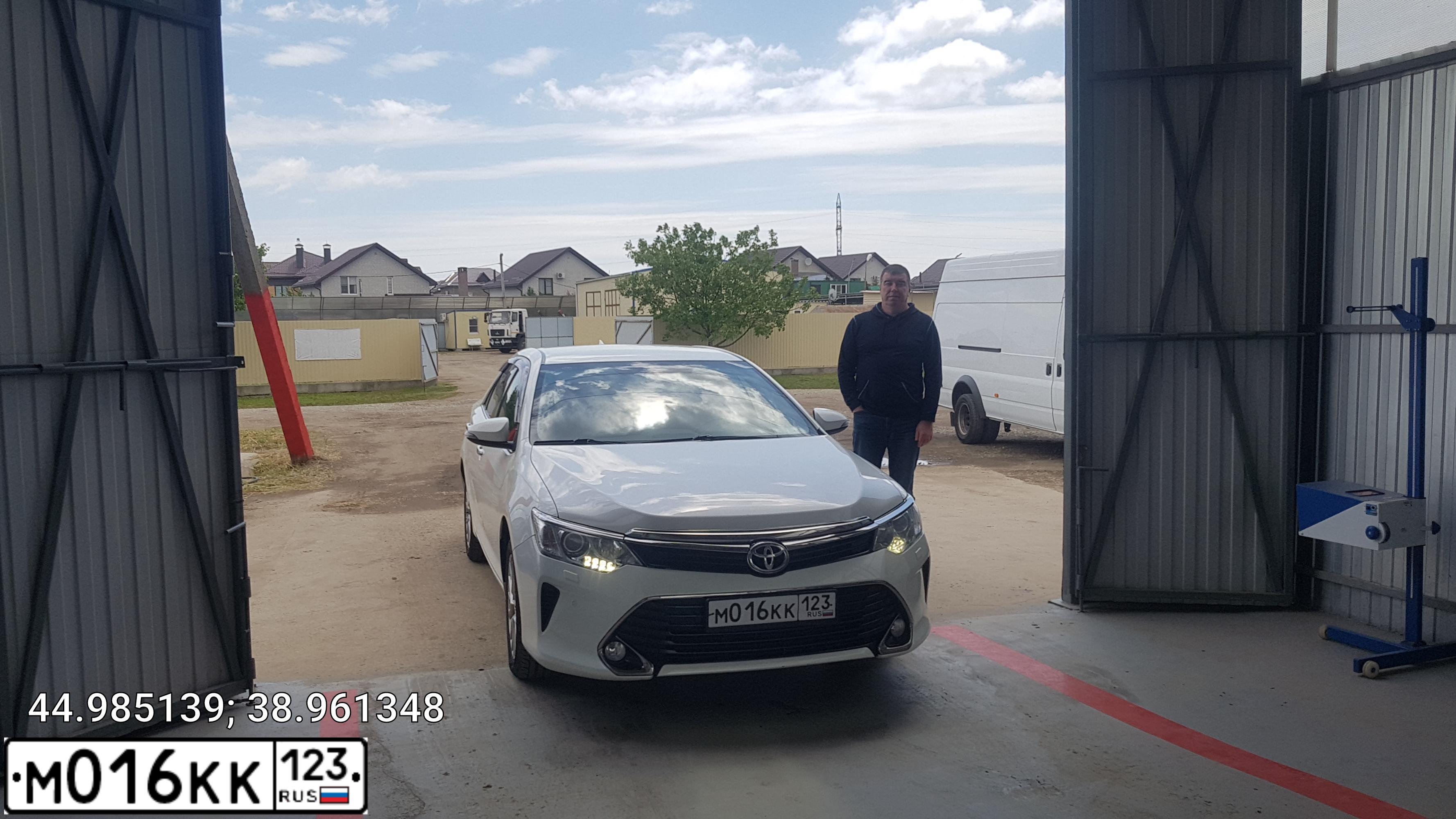 Фото автомобиля MERCEDES-BENZ R500 4 MATIC, 2007 — госномер Т062ВА977. Цвет: СЕРЕБРИСТЫЙ