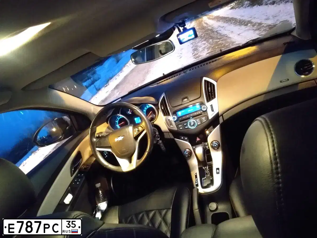 Фото автомобиля CHEVROLET CRUZE, 2015 — госномер Е787РС35. Цвет: КОРИЧНЕВЫЙ МЕТАЛЛИК