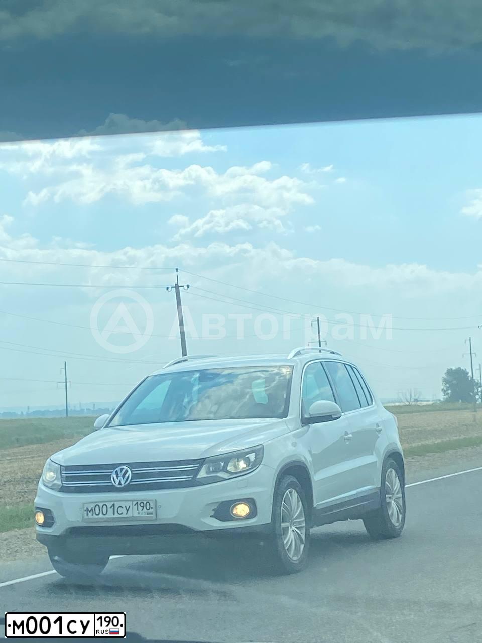 Фото автомобиля HYUNDAI GRAND STAREX, 2008 — госномер Е326ХС82. Цвет: Белый