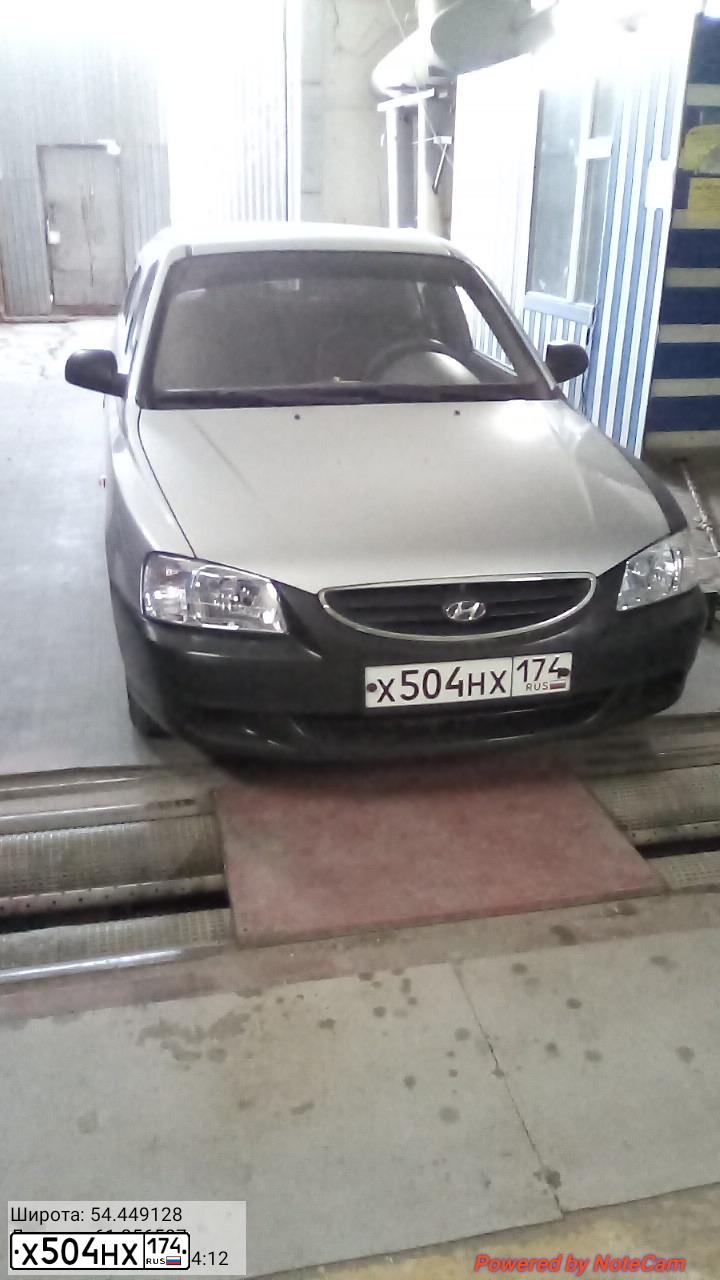 Фото автомобиля HYUNDAI ACCENT, 2008 — госномер Х702КЕ774. Цвет: СЕРЕБРИСТЫЙ