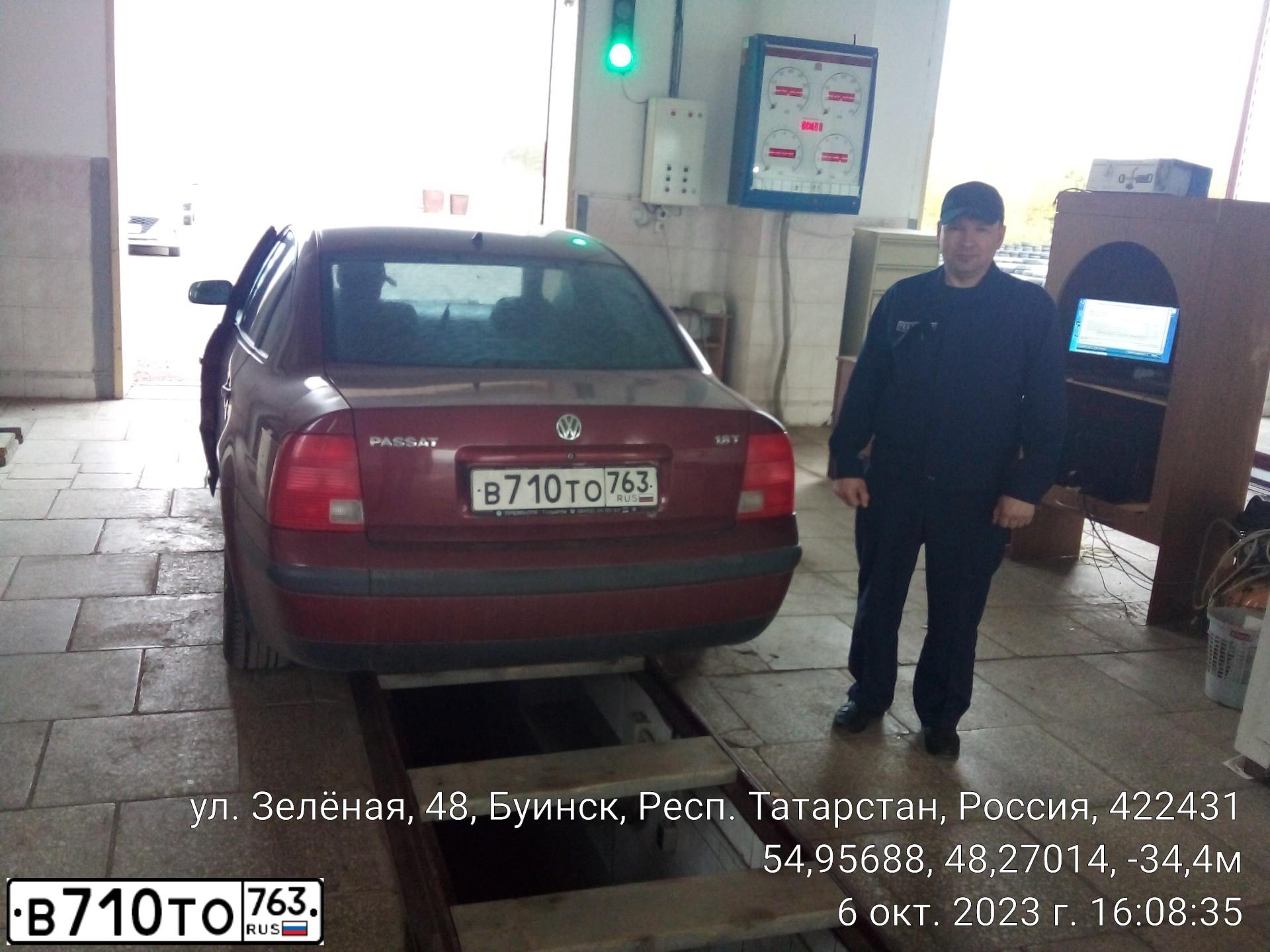 Фото автомобиля VOLKSWAGEN PASSAT, 1998 — госномер Р121РУ05. Цвет: ТЕМНО-КРАСНЫЙ