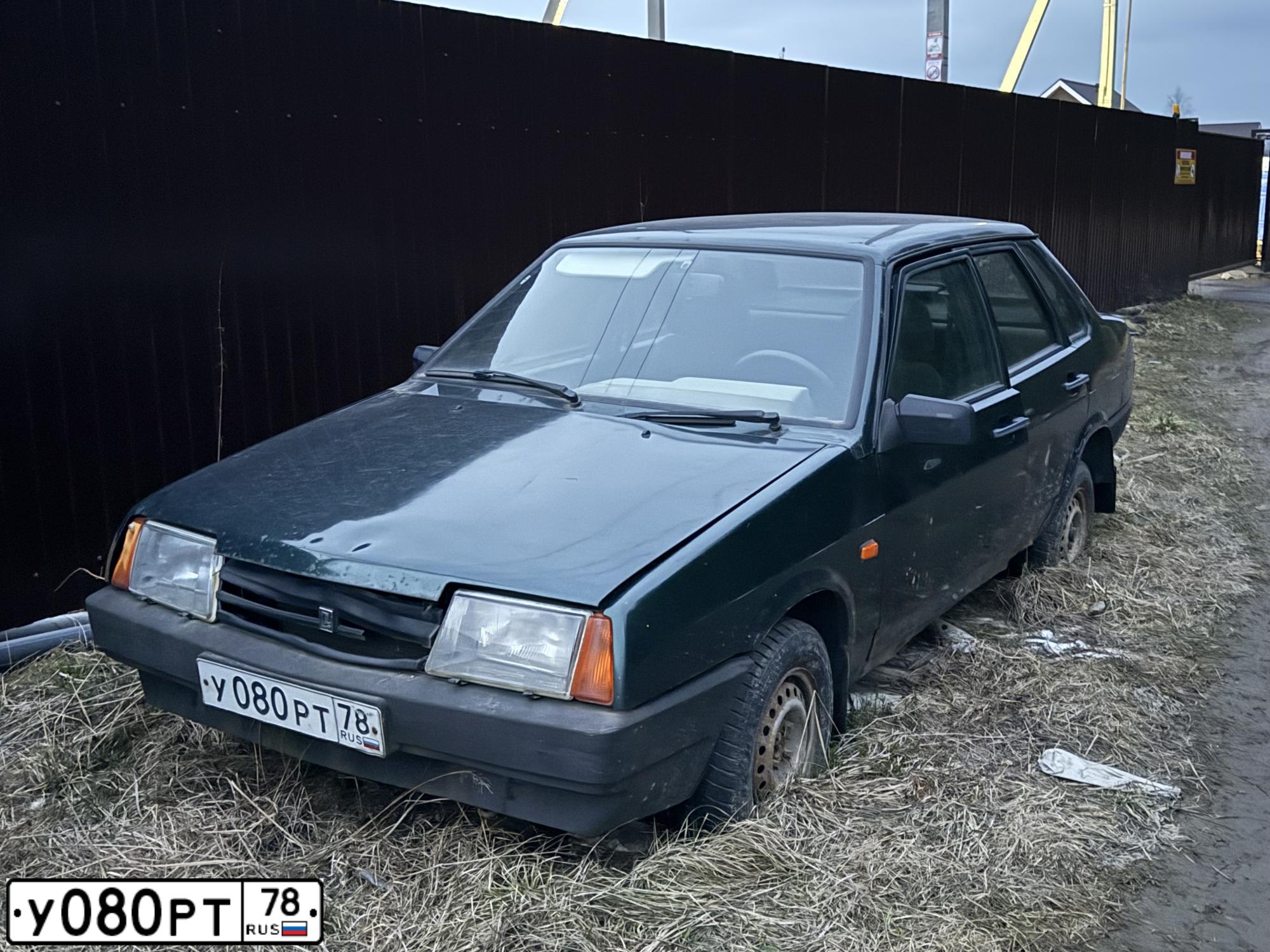 Фото автомобиля LADA 2109 SAMARA, 2004 — госномер У080РТ78. Цвет: Темно-зеленый