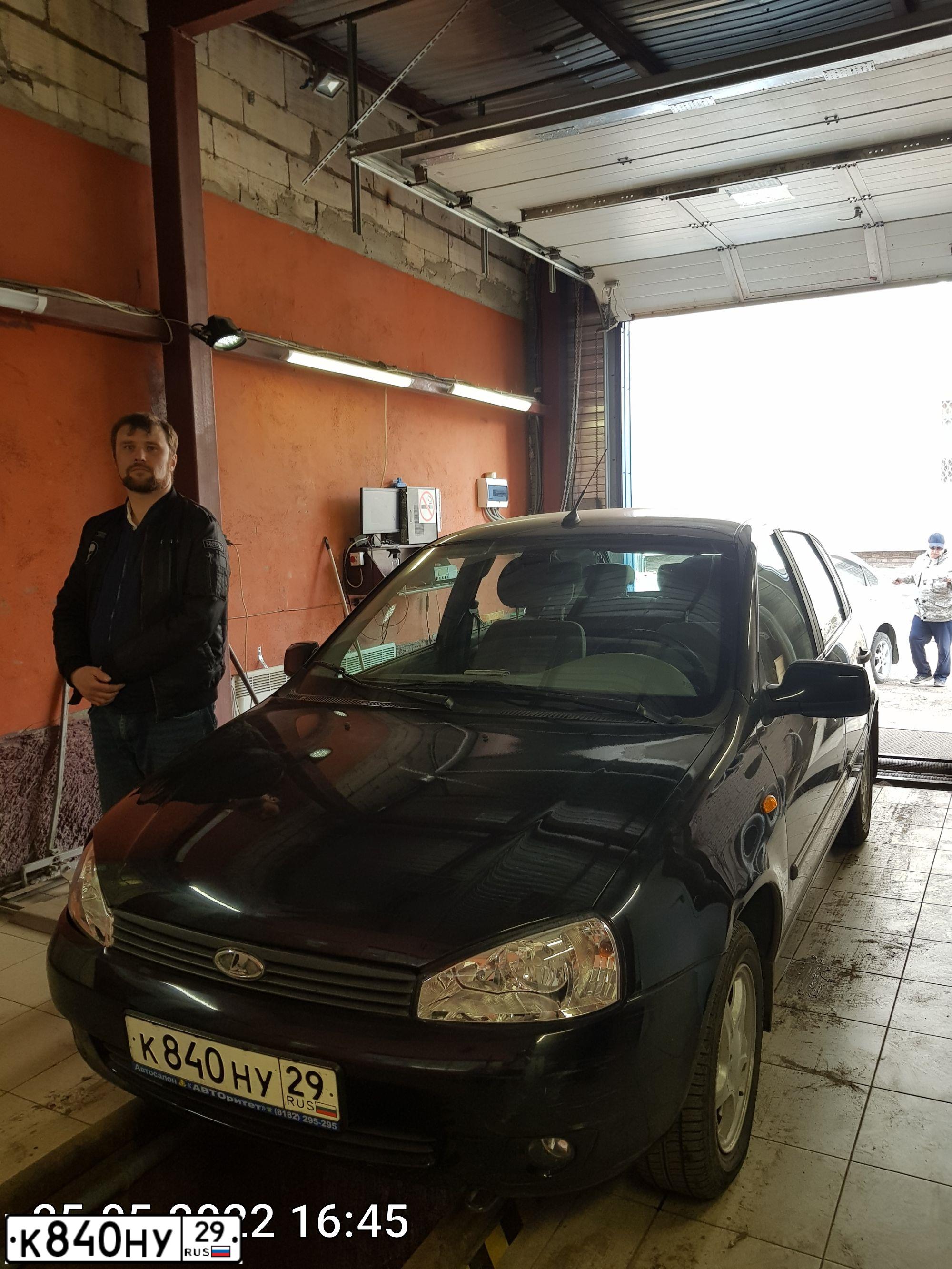 Фото автомобиля LADA 1119 KALINA, 2012 — госномер Т692ТВ198. Цвет: СИНЕ-ЧЕРНЫЙ