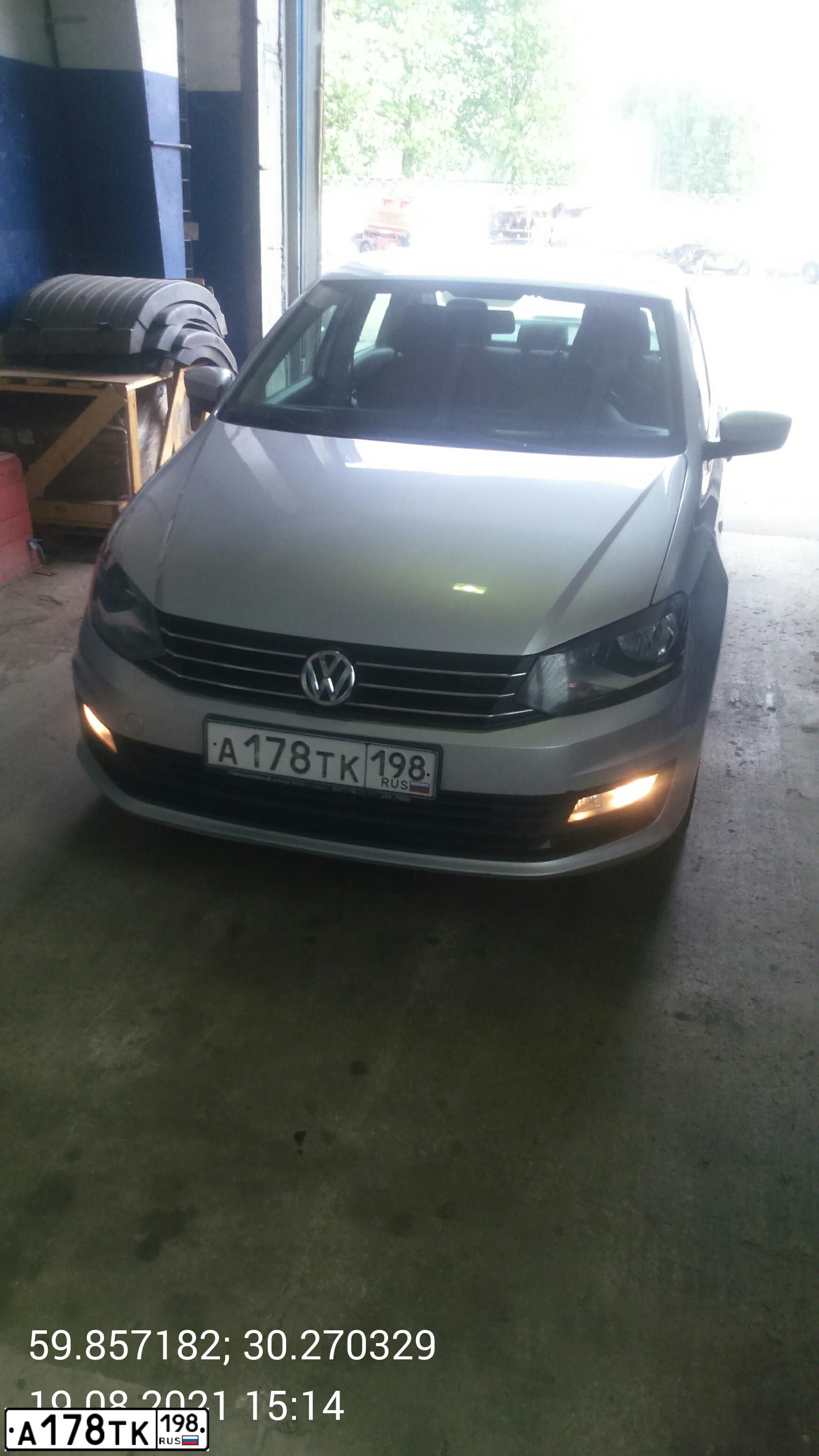 Фото автомобиля VOLKSWAGEN POLO, 2018 — госномер А178ТК198. Цвет: Серебристый