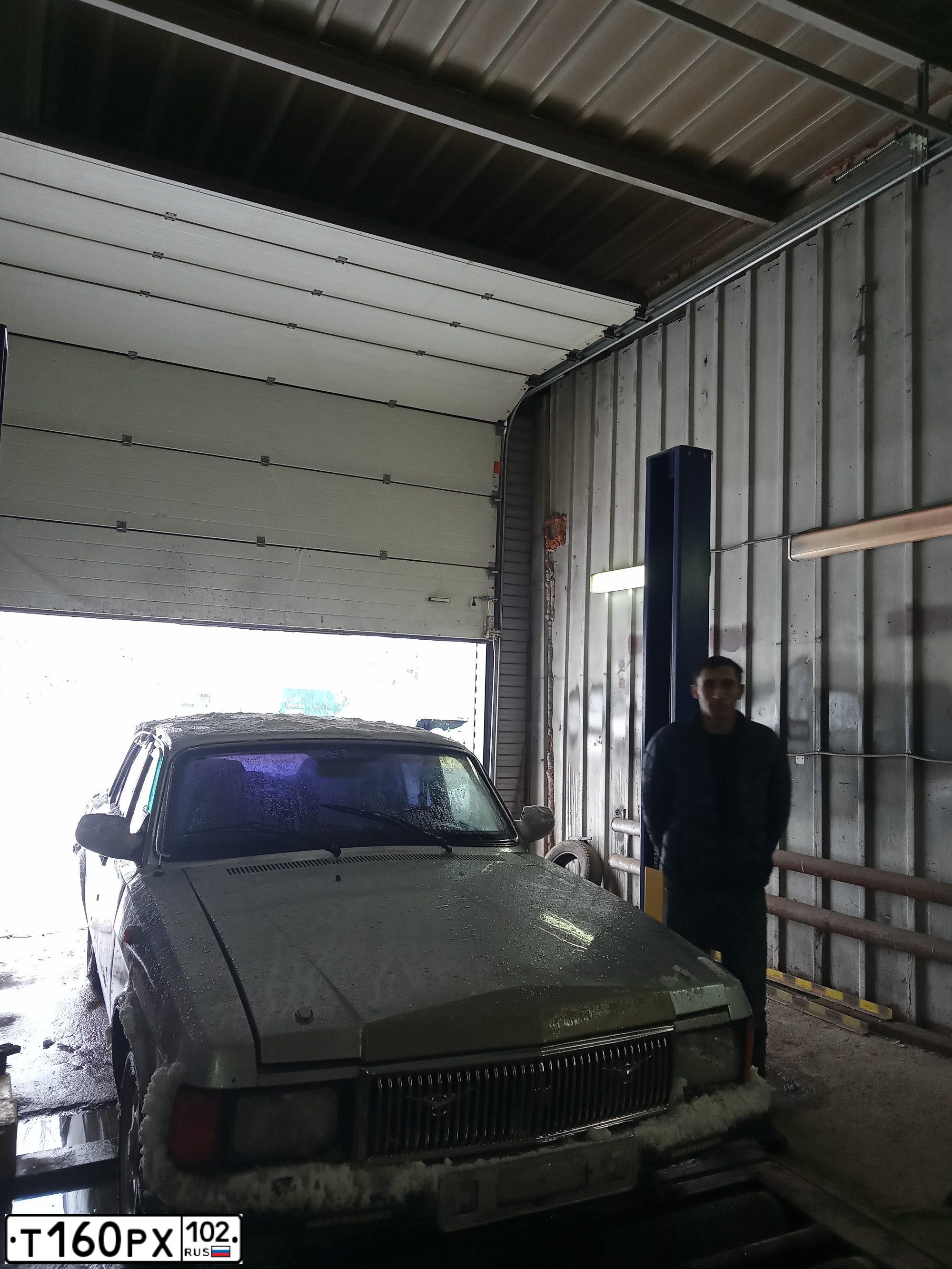 Фото автомобиля GAZ 3102 WOLGA, 2003 — госномер М580ВА702. Цвет: БУРАН
