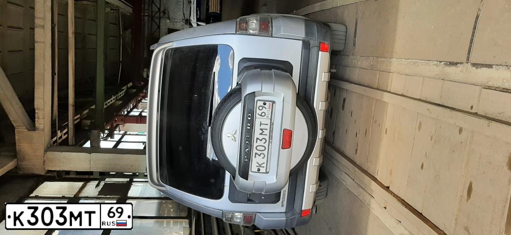 Фото автомобиля MITSUBISHI PAJERO, 2007 — госномер Р381ОХ32. Цвет: Серебристый