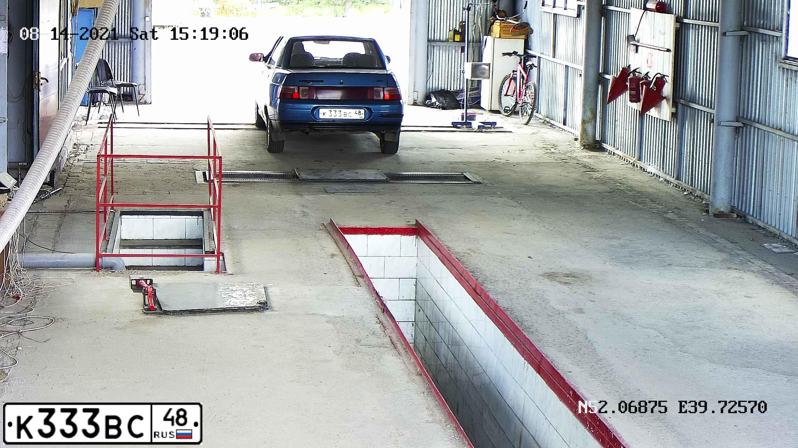 Фото автомобиля LADA 2110, 1998 — госномер К333ВС48. Цвет: СЕРЕБР.СИНЕ-ЗЕЛ