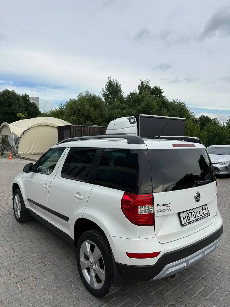 Фото автомобиля SKODA YETI, 2014 — госномер М870СС69. Цвет: Белый