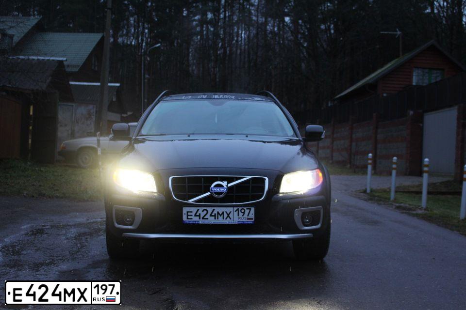 Фото автомобиля VOLVO XC70, 2008 — госномер Е424МХ197. Цвет: ЧЕРНЫЙ