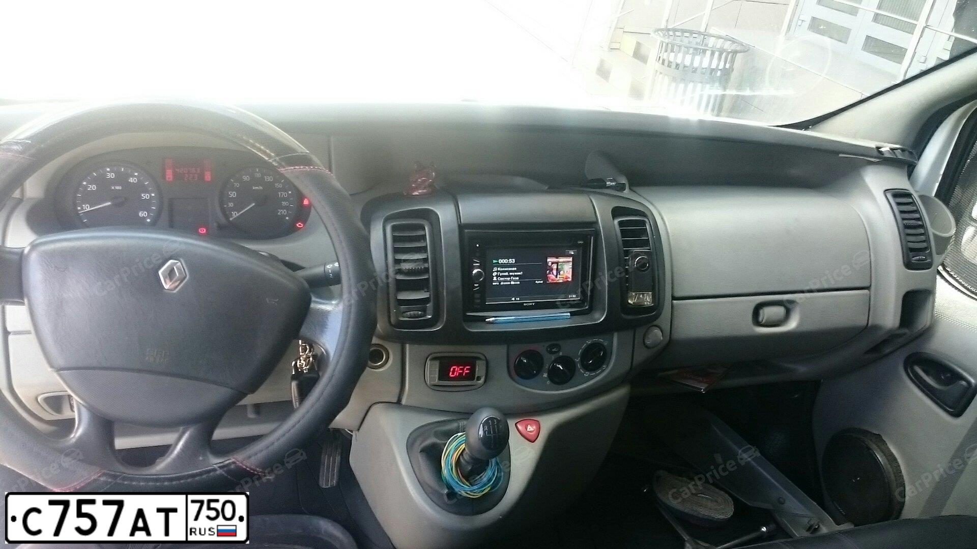 Фото автомобиля RENAULT TRAFIC, 2009 — госномер О217АР32. Цвет: Белый