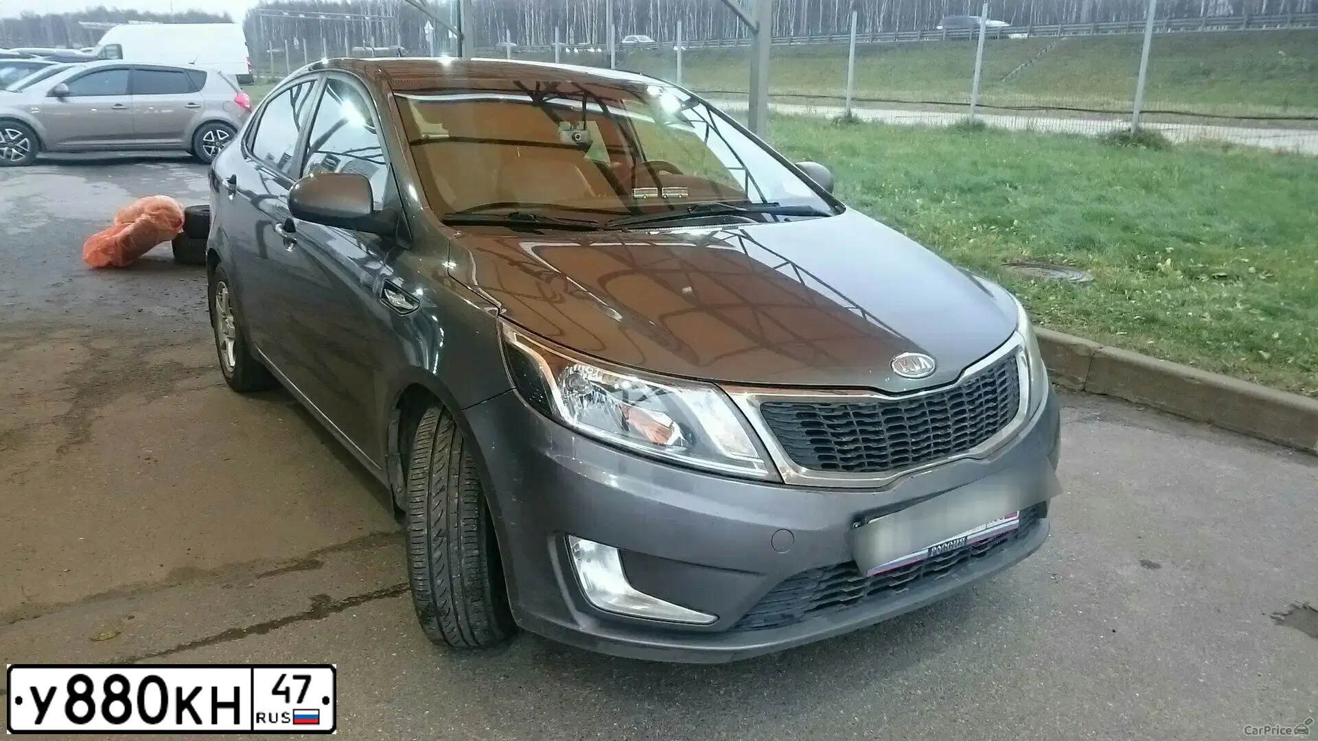 Фото автомобиля KIA RIO, 2012 — госномер Р746КВ46. Цвет: СЕРЫЙ