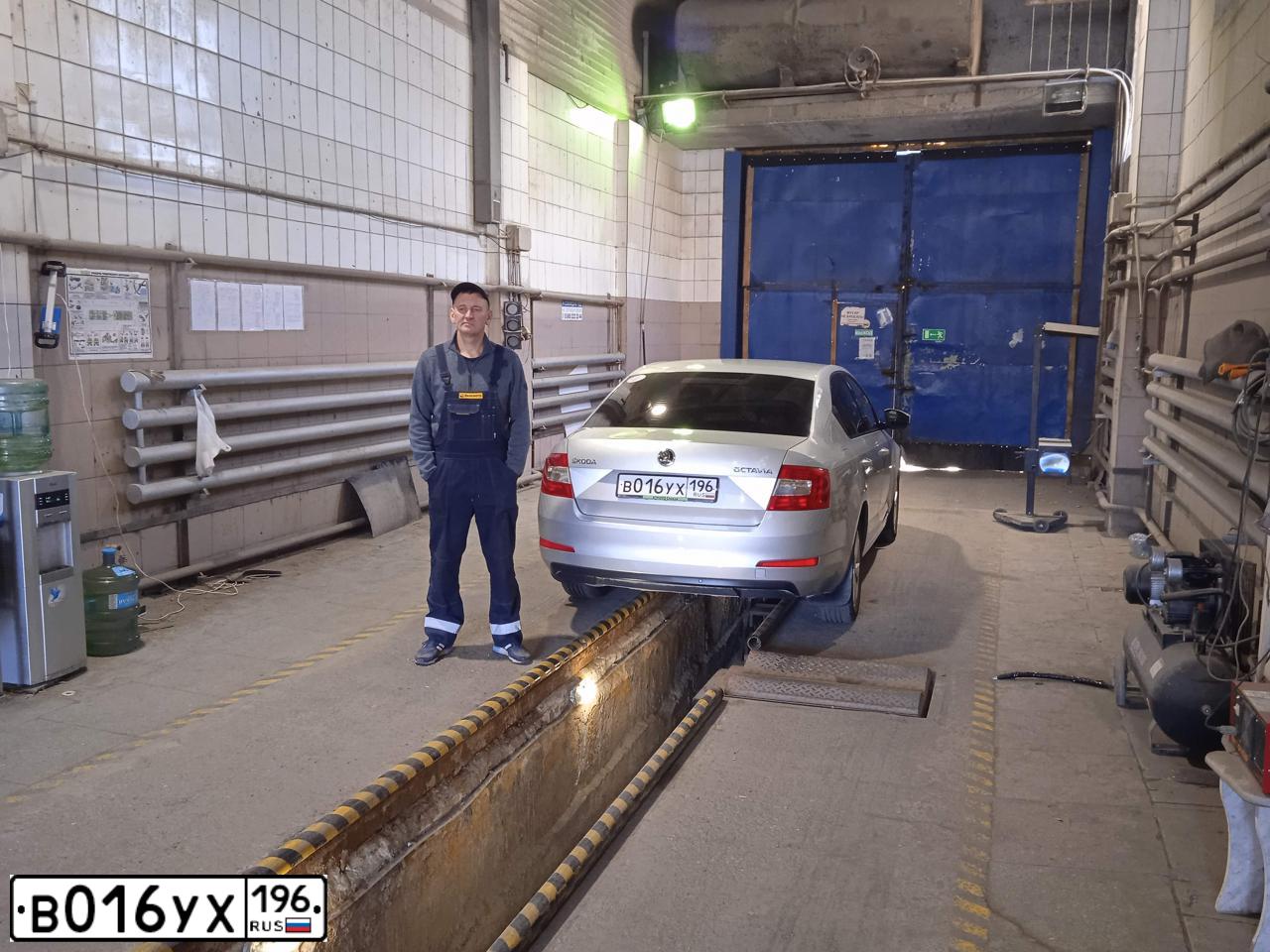Фото автомобиля CHERY TIGGO, 2019 — госномер В016УХ198. Цвет: СИНИЙ