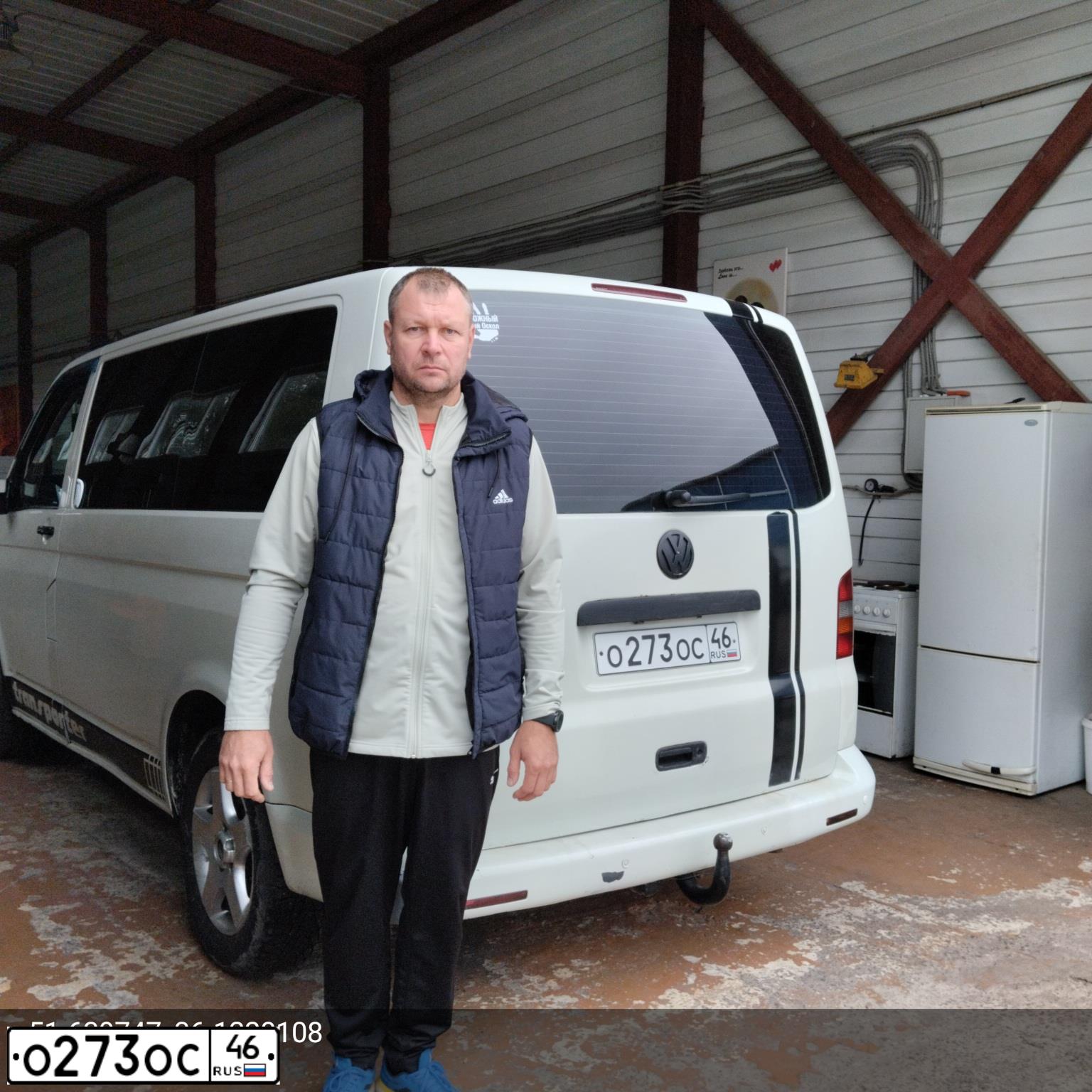 Фото автомобиля VOLKSWAGEN TRANSPORTER, 2004 — госномер Р145ЕК32. Цвет: Белый
