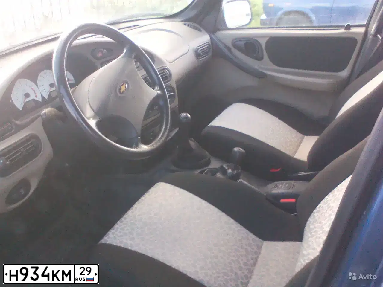Фото автомобиля CHEVROLET NIVA, 2006 — госномер О369ТТ29. Цвет: ЯРКО-СИНИЙ