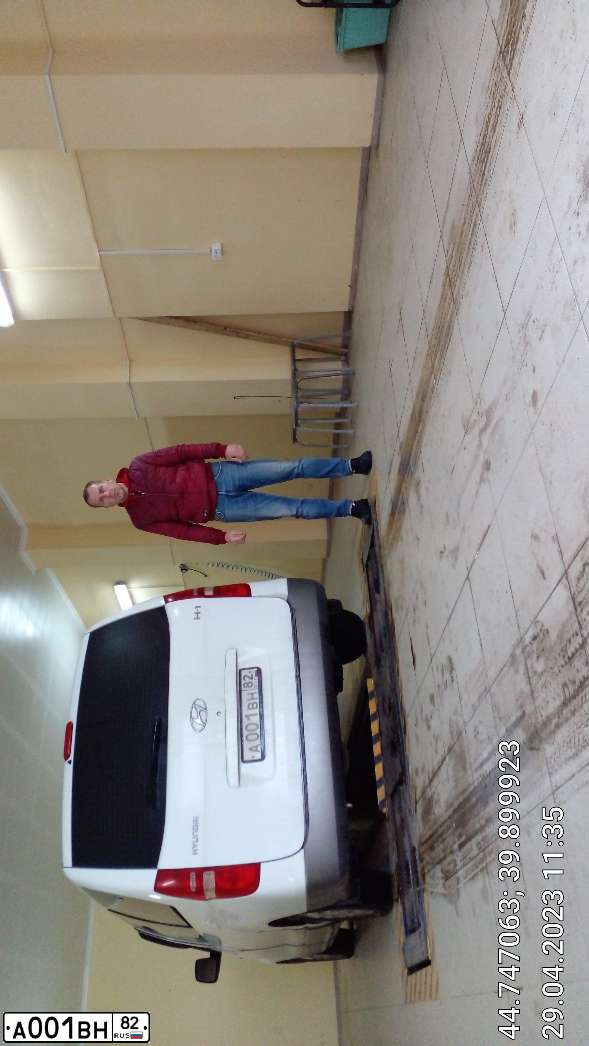 Фото автомобиля HYUNDAI H 1/H 100/STAREX, 2011 — госномер С001СЕ93. Цвет: Белый