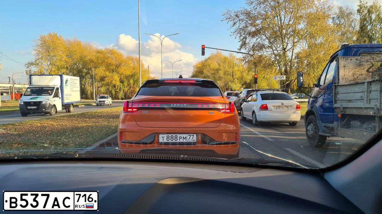 Фото автомобиля VOLKSWAGEN POLO, 2012 — госномер В537АС716. Цвет: Белый