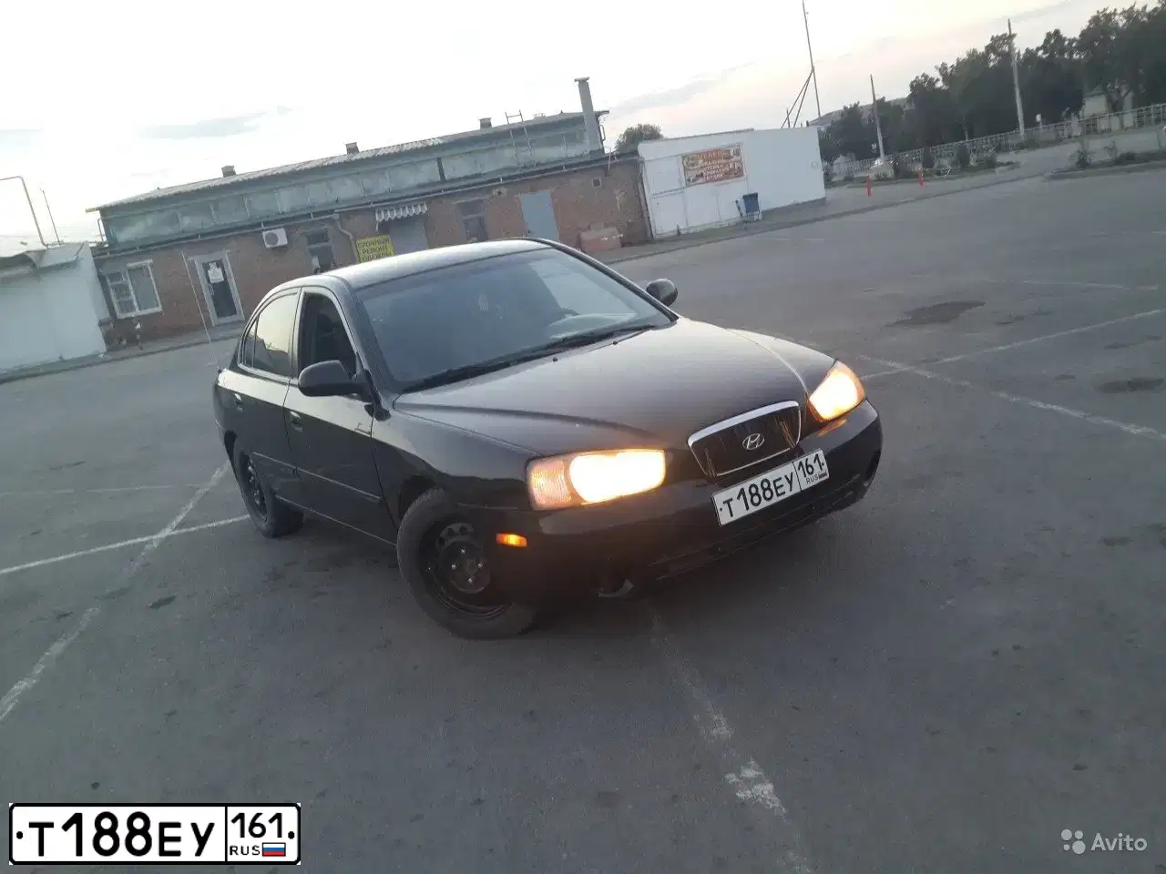 Фото автомобиля HYUNDAI ELANTRA, 2002 — госномер Т188ЕУ161. Цвет: ЧЕРНЫЙ