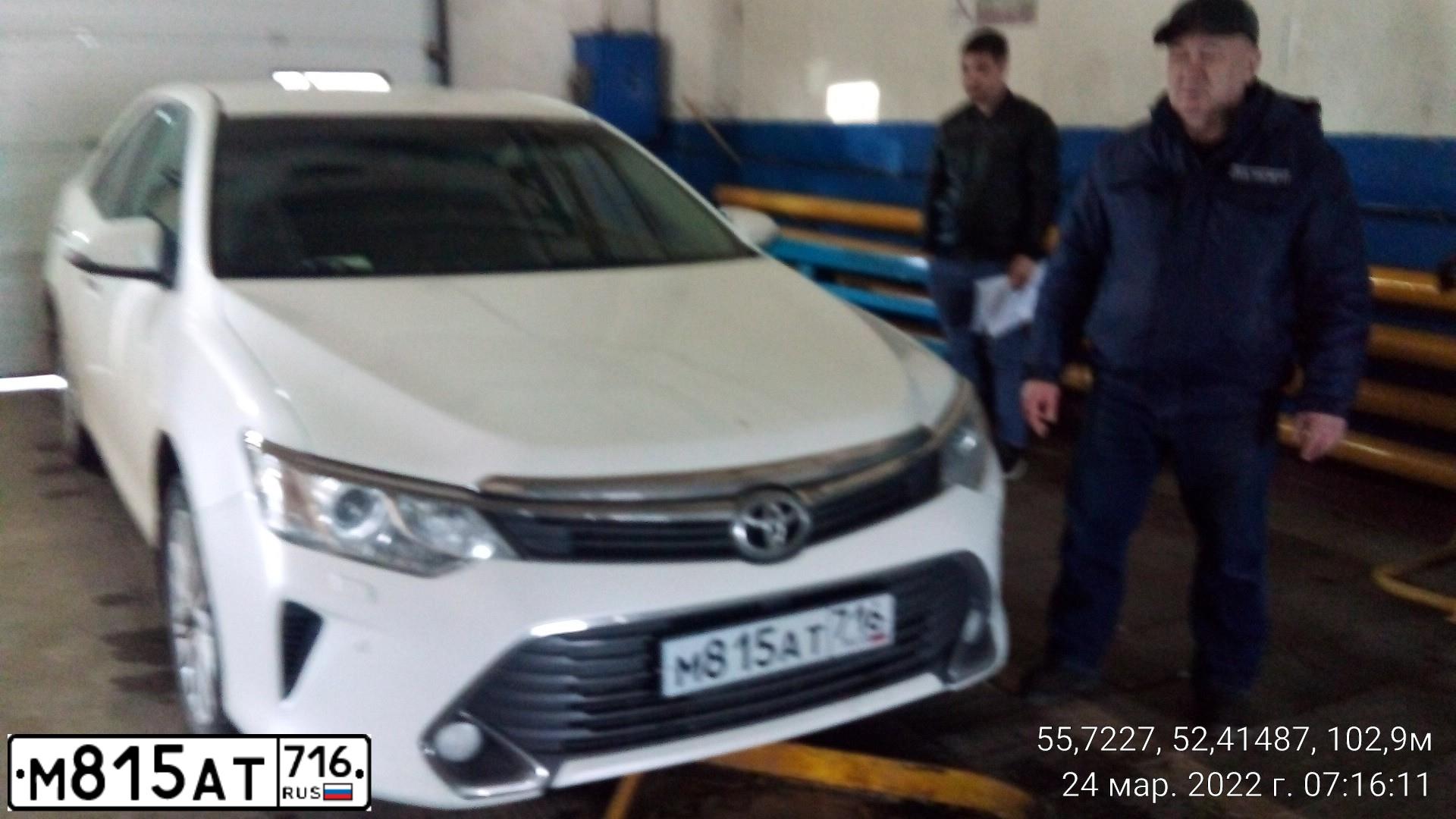 Фото автомобиля TOYOTA CAMRY, 2015 — госномер М815АТ716. Цвет: БЕЛЫЙ ПЕРЛАМУТР
